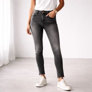 MOTHER | High Waisted Looker Ankle Fray Dancing In the Moonlight Black Jeans 28
